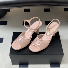 2026春夏新款 Chanel 小香 26C 经典双C电绣鱼嘴透气网面高跟凉鞋 一字带高跟鞋 把夏日的轻盈与矜贵踩在脚下 2026春夏新款 Chanel 小香 26C 经典双C电绣鱼嘴透气网面高跟凉鞋 一字带高跟鞋 把夏日的轻盈与矜贵踩在脚下