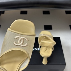 2026春夏新款 Chanel 小香 26C 经典双C电绣鱼嘴透气网面高跟凉鞋 一字带高跟鞋 把夏日的轻盈与矜贵踩在脚下 2026春夏新款 Chanel 小香 26C 经典双C电绣鱼嘴透气网面高跟凉鞋 一字带高跟鞋 把夏日的轻盈与矜贵踩在脚下