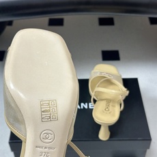 2026春夏新款 Chanel 小香 26C 经典双C电绣鱼嘴透气网面高跟凉鞋 一字带高跟鞋 把夏日的轻盈与矜贵踩在脚下 2026春夏新款 Chanel 小香 26C 经典双C电绣鱼嘴透气网面高跟凉鞋 一字带高跟鞋 把夏日的轻盈与矜贵踩在脚下