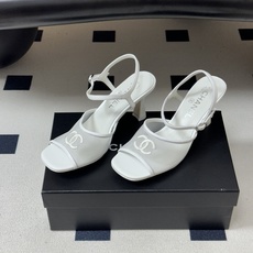 2026春夏新款 Chanel 小香 26C 经典双C电绣鱼嘴透气网面高跟凉鞋 一字带高跟鞋 把夏日的轻盈与矜贵踩在脚下 2026春夏新款 Chanel 小香 26C 经典双C电绣鱼嘴透气网面高跟凉鞋 一字带高跟鞋 把夏日的轻盈与矜贵踩在脚下