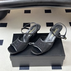2026春夏新款 Chanel 小香 26C 经典双C电绣鱼嘴透气网面高跟凉鞋 一字带高跟鞋 把夏日的轻盈与矜贵踩在脚下 2026春夏新款 Chanel 小香 26C 经典双C电绣鱼嘴透气网面高跟凉鞋 一字带高跟鞋 把夏日的轻盈与矜贵踩在脚下