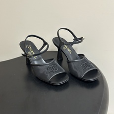 2026春夏新款 Chanel 小香 26C 经典双C电绣鱼嘴透气网面高跟凉鞋 一字带高跟鞋 把夏日的轻盈与矜贵踩在脚下 2026春夏新款 Chanel 小香 26C 经典双C电绣鱼嘴透气网面高跟凉鞋 一字带高跟鞋 把夏日的轻盈与矜贵踩在脚下