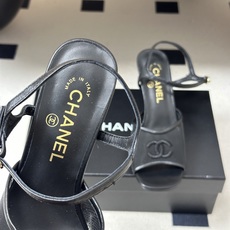 2026春夏新款 Chanel 小香 26C 经典双C电绣鱼嘴透气网面高跟凉鞋 一字带高跟鞋 把夏日的轻盈与矜贵踩在脚下 2026春夏新款 Chanel 小香 26C 经典双C电绣鱼嘴透气网面高跟凉鞋 一字带高跟鞋 把夏日的轻盈与矜贵踩在脚下