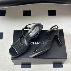 2026春夏新款 Chanel 小香 26C 经典双C电绣鱼嘴透气网面高跟凉鞋 一字带高跟鞋 把夏日的轻盈与矜贵踩在脚下 2026春夏新款 Chanel 小香 26C 经典双C电绣鱼嘴透气网面高跟凉鞋 一字带高跟鞋 把夏日的轻盈与矜贵踩在脚下