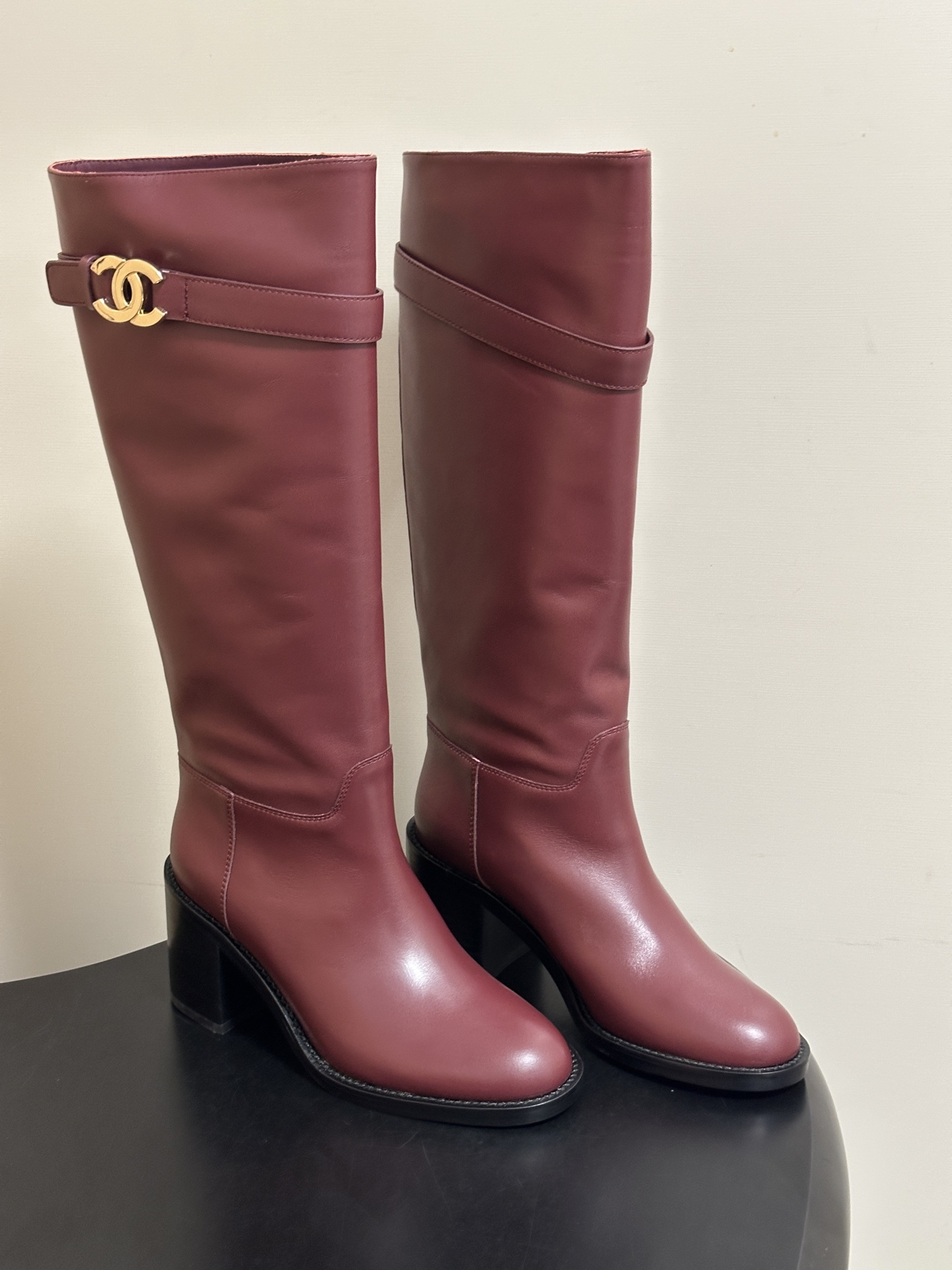 秋冬新款Chanel 小香26B 双C扣带高跟直筒靴短靴/长靴系列 走秀款圆头粗跟长靴骑士靴直筒靴 非常爆真的是很耐看越 秋冬新款Chanel 小香26B 双C扣带高跟直筒靴短靴/长靴系列 走秀款圆头粗跟长靴骑士靴直筒靴 非常爆真的是很耐看越
