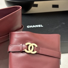 秋冬新款Chanel 小香26B 双C扣带高跟直筒靴短靴/长靴系列 走秀款圆头粗跟长靴骑士靴直筒靴 非常爆真的是很耐看越 秋冬新款Chanel 小香26B 双C扣带高跟直筒靴短靴/长靴系列 走秀款圆头粗跟长靴骑士靴直筒靴 非常爆真的是很耐看越