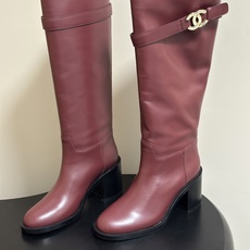 秋冬新款Chanel 小香26B 双C扣带高跟直筒靴短靴/长靴系列 走秀款圆头粗跟长靴骑士靴直筒靴 非常爆真的是很耐看越 秋冬新款Chanel 小香26B 双C扣带高跟直筒靴短靴/长靴系列 走秀款圆头粗跟长靴骑士靴直筒靴 非常爆真的是很耐看越