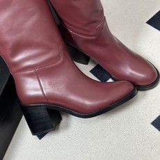 秋冬新款Chanel 小香26B 双C扣带高跟直筒靴短靴/长靴系列 走秀款圆头粗跟长靴骑士靴直筒靴 非常爆真的是很耐看越 秋冬新款Chanel 小香26B 双C扣带高跟直筒靴短靴/长靴系列 走秀款圆头粗跟长靴骑士靴直筒靴 非常爆真的是很耐看越