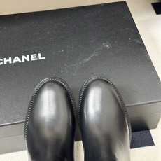 秋冬新款Chanel 小香26B 双C扣带高跟直筒靴短靴/长靴系列 走秀款圆头粗跟长靴骑士靴直筒靴 非常爆真的是很耐看越 秋冬新款Chanel 小香26B 双C扣带高跟直筒靴短靴/长靴系列 走秀款圆头粗跟长靴骑士靴直筒靴 非常爆真的是很耐看越