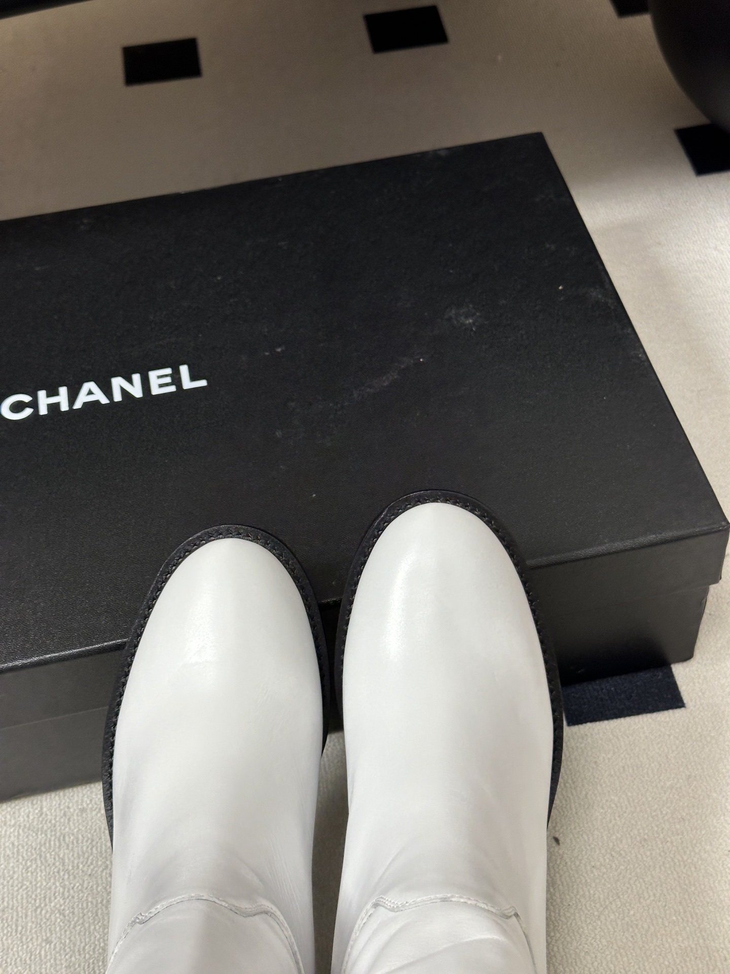秋冬新款Chanel 小香26B 双C扣带高跟直筒靴短靴/长靴系列 走秀款圆头粗跟长靴骑士靴直筒靴 非常爆真的是很耐看越 秋冬新款Chanel 小香26B 双C扣带高跟直筒靴短靴/长靴系列 走秀款圆头粗跟长靴骑士靴直筒靴 非常爆真的是很耐看越