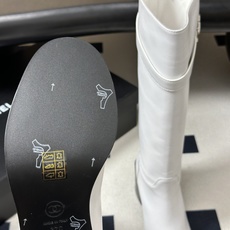 秋冬新款Chanel 小香26B 双C扣带高跟直筒靴短靴/长靴系列 走秀款圆头粗跟长靴骑士靴直筒靴 非常爆真的是很耐看越 秋冬新款Chanel 小香26B 双C扣带高跟直筒靴短靴/长靴系列 走秀款圆头粗跟长靴骑士靴直筒靴 非常爆真的是很耐看越