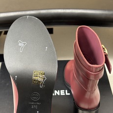 秋冬新款Chanel 小香26B 双C扣带高跟直筒靴短靴/长靴系列 走秀款圆头粗跟长靴骑士靴直筒靴 非常爆真的是很耐看越 秋冬新款Chanel 小香26B 双C扣带高跟直筒靴短靴/长靴系列 走秀款圆头粗跟长靴骑士靴直筒靴 非常爆真的是很耐看越