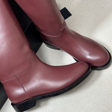 秋冬新款Chanel 小香26B 双C扣带直筒靴短靴/长靴系列 走秀款圆头粗跟长靴骑士靴直筒靴 非常爆真的是很耐看越看越 秋冬新款Chanel 小香26B 双C扣带直筒靴短靴/长靴系列 走秀款圆头粗跟长靴骑士靴直筒靴 非常爆真的是很耐看越看越