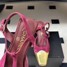 2026春夏新款 Chanel 小香走秀款 小方头金头T字带高跟凉鞋复古风浅口粗高跟单鞋 鞋头的金属色是品牌最具辨识度的 2026春夏新款 Chanel 小香走秀款 小方头金头T字带高跟凉鞋复古风浅口粗高跟单鞋 鞋头的金属色是品牌最具辨识度的