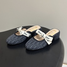 26ss春夏新款Dior 迪奥 J'Adior 穆勒鞋经典字母织带蝴蝶结粗跟半拖鞋包头矮跟凉拖鞋 这款J'Adior 穆 26ss春夏新款Dior 迪奥 J'Adior 穆勒鞋经典字母织带蝴蝶结粗跟半拖鞋包头矮跟凉拖鞋 这款J'Adior 穆