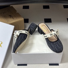 26ss春夏新款Dior 迪奥 J'Adior 穆勒鞋经典字母织带蝴蝶结粗跟半拖鞋包头矮跟凉拖鞋 这款J'Adior 穆 26ss春夏新款Dior 迪奥 J'Adior 穆勒鞋经典字母织带蝴蝶结粗跟半拖鞋包头矮跟凉拖鞋 这款J'Adior 穆