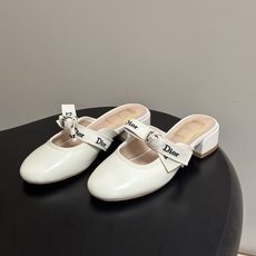 26ss春夏新款Dior 迪奥 J'Adior 穆勒鞋经典字母织带蝴蝶结粗跟半拖鞋包头矮跟凉拖鞋 这款J'Adior 穆 26ss春夏新款Dior 迪奥 J'Adior 穆勒鞋经典字母织带蝴蝶结粗跟半拖鞋包头矮跟凉拖鞋 这款J'Adior 穆