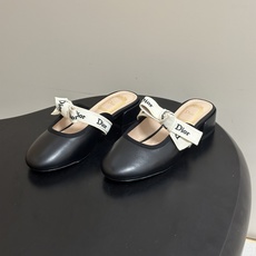 26ss春夏新款Dior 迪奥 J'Adior 穆勒鞋经典字母织带蝴蝶结粗跟半拖鞋包头矮跟凉拖鞋 这款J'Adior 穆 26ss春夏新款Dior 迪奥 J'Adior 穆勒鞋经典字母织带蝴蝶结粗跟半拖鞋包头矮跟凉拖鞋 这款J'Adior 穆