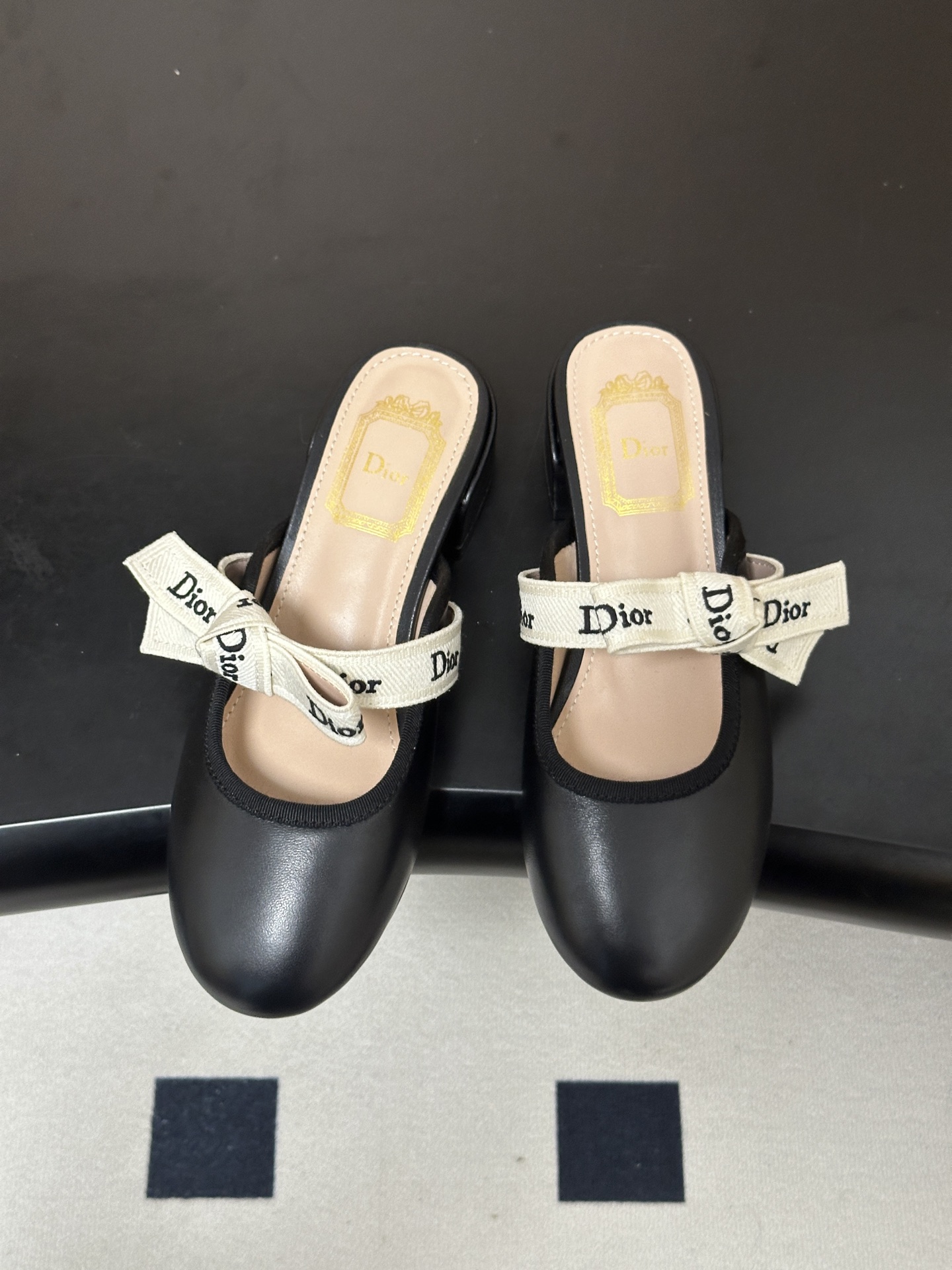 26ss春夏新款Dior 迪奥 J'Adior 穆勒鞋经典字母织带蝴蝶结粗跟半拖鞋包头矮跟凉拖鞋 这款J'Adior 穆 26ss春夏新款Dior 迪奥 J'Adior 穆勒鞋经典字母织带蝴蝶结粗跟半拖鞋包头矮跟凉拖鞋 这款J'Adior 穆