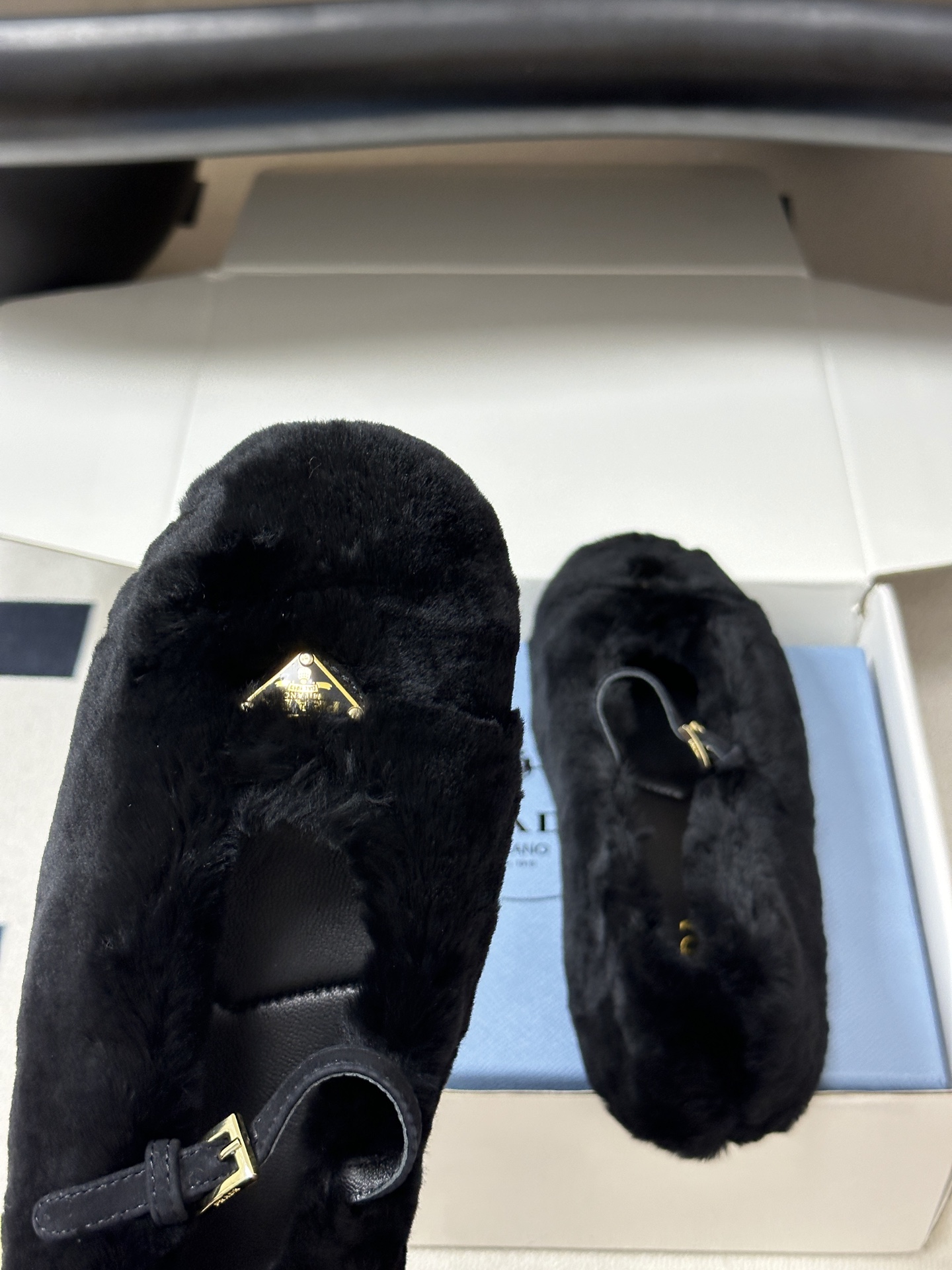 顶级品质(配飞机盒✈️) 26Ss早秋新款Prada普拉达羊毛芭蕾舞平底鞋毛毛玛丽珍芭蕾舞单鞋 这款羊毛芭蕾平底鞋以锥形 顶级品质(配飞机盒✈️) 26Ss早秋新款Prada普拉达羊毛芭蕾舞平底鞋毛毛玛丽珍芭蕾舞单鞋 这款羊毛芭蕾平底鞋以锥形