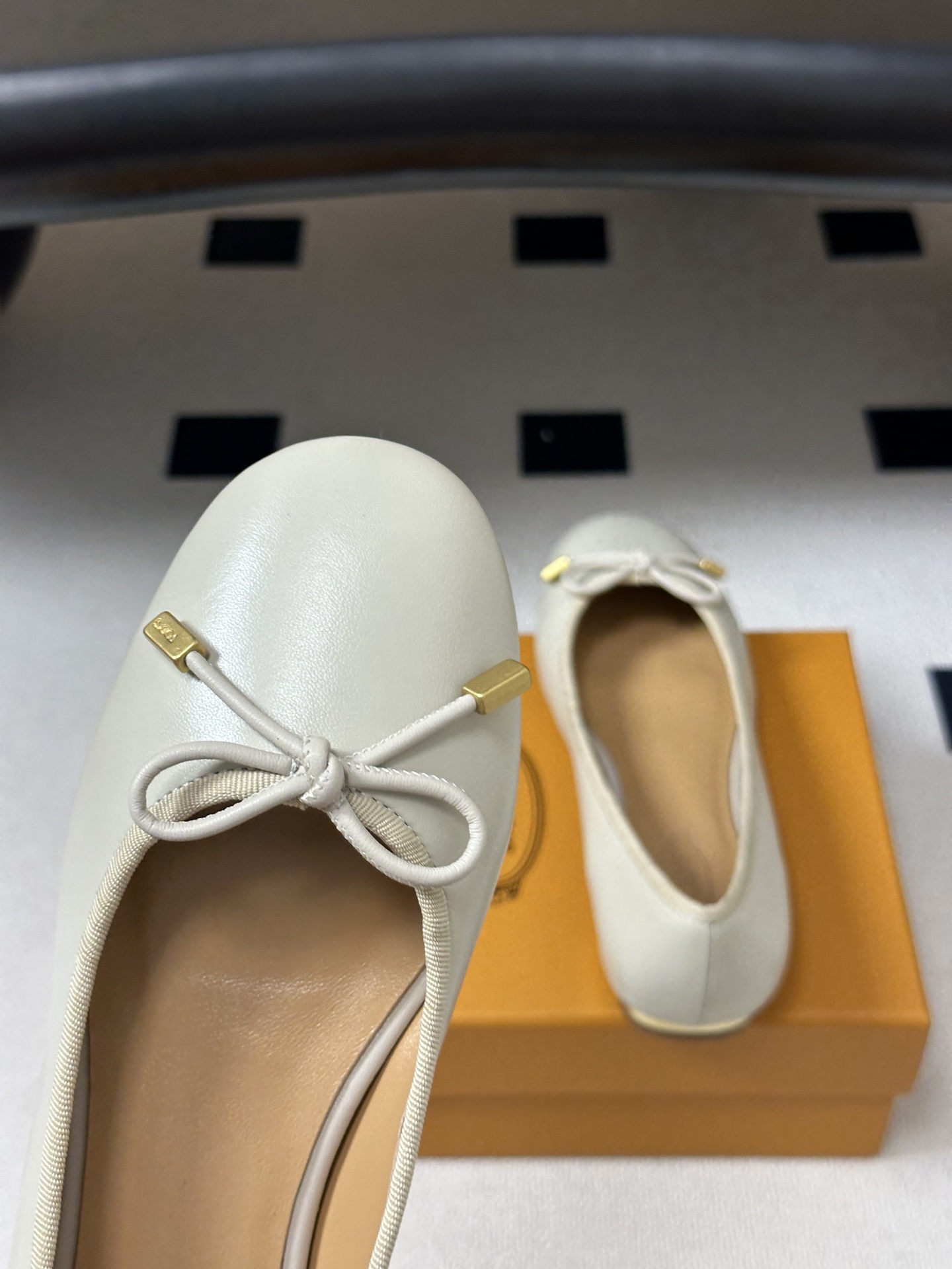 跑量款 26Ss春夏新款 TOD'S托德斯圆头蝴蝶结平底芭蕾单鞋 自带温柔松弛法式氛围感的圆头蝴蝶结平底芭蕾单鞋,圆润饱 跑量款 26Ss春夏新款 TOD'S托德斯圆头蝴蝶结平底芭蕾单鞋 自带温柔松弛法式氛围感的圆头蝴蝶结平底芭蕾单鞋,圆润饱