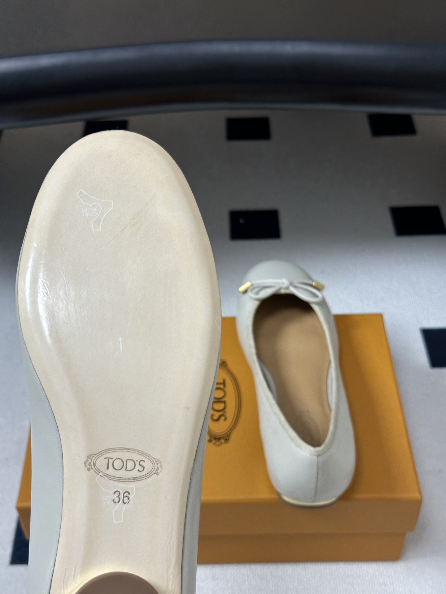 跑量款 26Ss春夏新款 TOD'S托德斯圆头蝴蝶结平底芭蕾单鞋 自带温柔松弛法式氛围感的圆头蝴蝶结平底芭蕾单鞋,圆润饱 跑量款 26Ss春夏新款 TOD'S托德斯圆头蝴蝶结平底芭蕾单鞋 自带温柔松弛法式氛围感的圆头蝴蝶结平底芭蕾单鞋,圆润饱