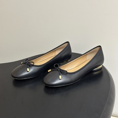 跑量款 26Ss春夏新款 TOD'S托德斯圆头蝴蝶结平底芭蕾单鞋 自带温柔松弛法式氛围感的圆头蝴蝶结平底芭蕾单鞋,圆润饱 跑量款 26Ss春夏新款 TOD'S托德斯圆头蝴蝶结平底芭蕾单鞋 自带温柔松弛法式氛围感的圆头蝴蝶结平底芭蕾单鞋,圆润饱