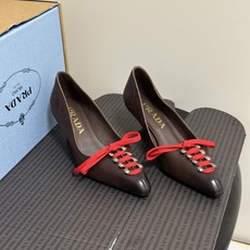 顶级品质(配高档飞机盒✈️) 26Aw早春新款Prada 普拉达走秀款尖头做旧系带蝴蝶结高跟鞋 复古老钱风绑带小猫跟单鞋 顶级品质(配高档飞机盒✈️) 26Aw早春新款Prada 普拉达走秀款尖头做旧系带蝴蝶结高跟鞋 复古老钱风绑带小猫跟单鞋