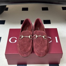 2026 秋冬新款Gucci 古驰 经典马衔扣乐福鞋复古麂皮绒面平底单鞋老钱风可踩跟乐福鞋 Generation Guc 2026 秋冬新款Gucci 古驰 经典马衔扣乐福鞋复古麂皮绒面平底单鞋老钱风可踩跟乐福鞋 Generation Guc