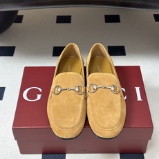 2026 秋冬新款Gucci 古驰 经典马衔扣乐福鞋复古麂皮绒面平底单鞋老钱风可踩跟乐福鞋 Generation Guc 2026 秋冬新款Gucci 古驰 经典马衔扣乐福鞋复古麂皮绒面平底单鞋老钱风可踩跟乐福鞋 Generation Guc
