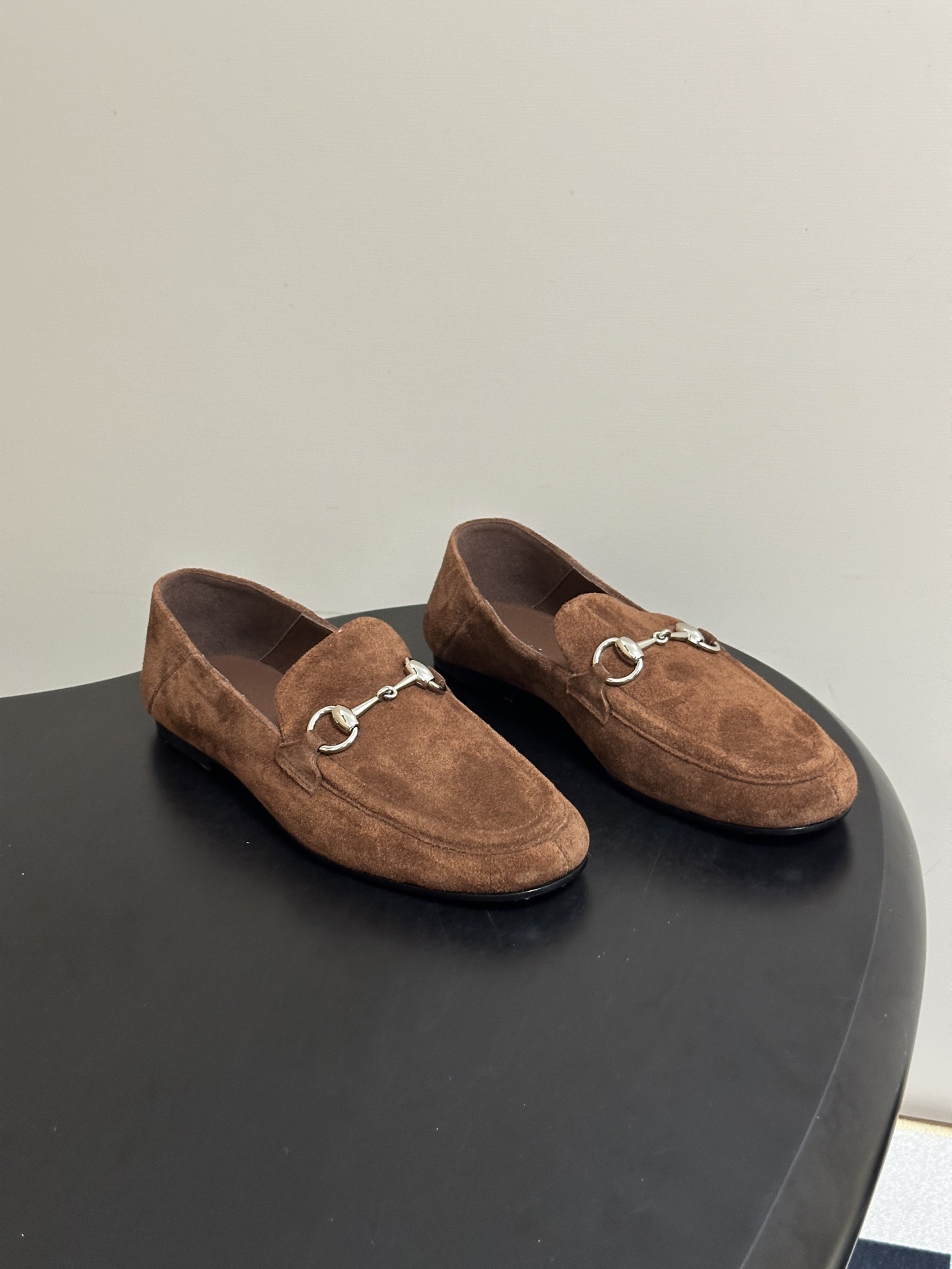 2026 秋冬新款Gucci 古驰 经典马衔扣乐福鞋复古麂皮绒面平底单鞋老钱风可踩跟乐福鞋 Generation Guc 2026 秋冬新款Gucci 古驰 经典马衔扣乐福鞋复古麂皮绒面平底单鞋老钱风可踩跟乐福鞋 Generation Guc