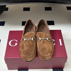 2026 秋冬新款Gucci 古驰 经典马衔扣乐福鞋复古麂皮绒面平底单鞋老钱风可踩跟乐福鞋 Generation Guc 2026 秋冬新款Gucci 古驰 经典马衔扣乐福鞋复古麂皮绒面平底单鞋老钱风可踩跟乐福鞋 Generation Guc