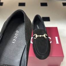 2026 秋冬新款Gucci 古驰 经典马衔扣乐福鞋复古麂皮绒面平底单鞋老钱风可踩跟乐福鞋 Generation Guc 2026 秋冬新款Gucci 古驰 经典马衔扣乐福鞋复古麂皮绒面平底单鞋老钱风可踩跟乐福鞋 Generation Guc