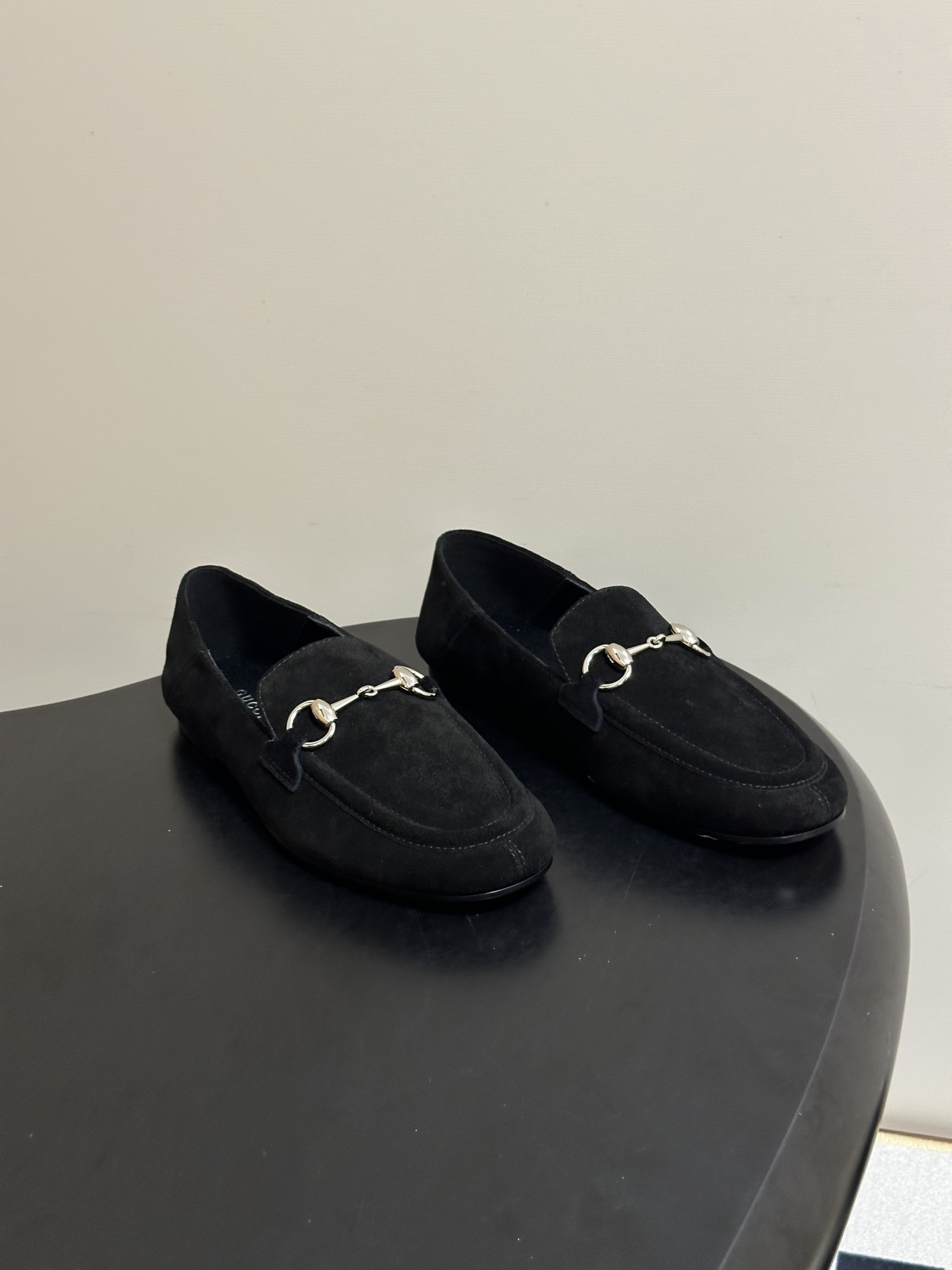 2026 秋冬新款Gucci 古驰 经典马衔扣乐福鞋复古麂皮绒面平底单鞋老钱风可踩跟乐福鞋 Generation Guc 2026 秋冬新款Gucci 古驰 经典马衔扣乐福鞋复古麂皮绒面平底单鞋老钱风可踩跟乐福鞋 Generation Guc