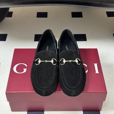 2026 秋冬新款Gucci 古驰 经典马衔扣乐福鞋复古麂皮绒面平底单鞋老钱风可踩跟乐福鞋 Generation Guc 2026 秋冬新款Gucci 古驰 经典马衔扣乐福鞋复古麂皮绒面平底单鞋老钱风可踩跟乐福鞋 Generation Guc