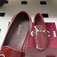 2026 秋冬新款Gucci 古驰 经典马衔扣乐福鞋复古麂皮绒面平底单鞋老钱风可踩跟乐福鞋 Generation Guc 2026 秋冬新款Gucci 古驰 经典马衔扣乐福鞋复古麂皮绒面平底单鞋老钱风可踩跟乐福鞋 Generation Guc