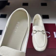 2026 秋冬新款Gucci 古驰 经典马衔扣乐福鞋复古麂皮绒面平底单鞋老钱风可踩跟乐福鞋 Generation Guc 2026 秋冬新款Gucci 古驰 经典马衔扣乐福鞋复古麂皮绒面平底单鞋老钱风可踩跟乐福鞋 Generation Guc