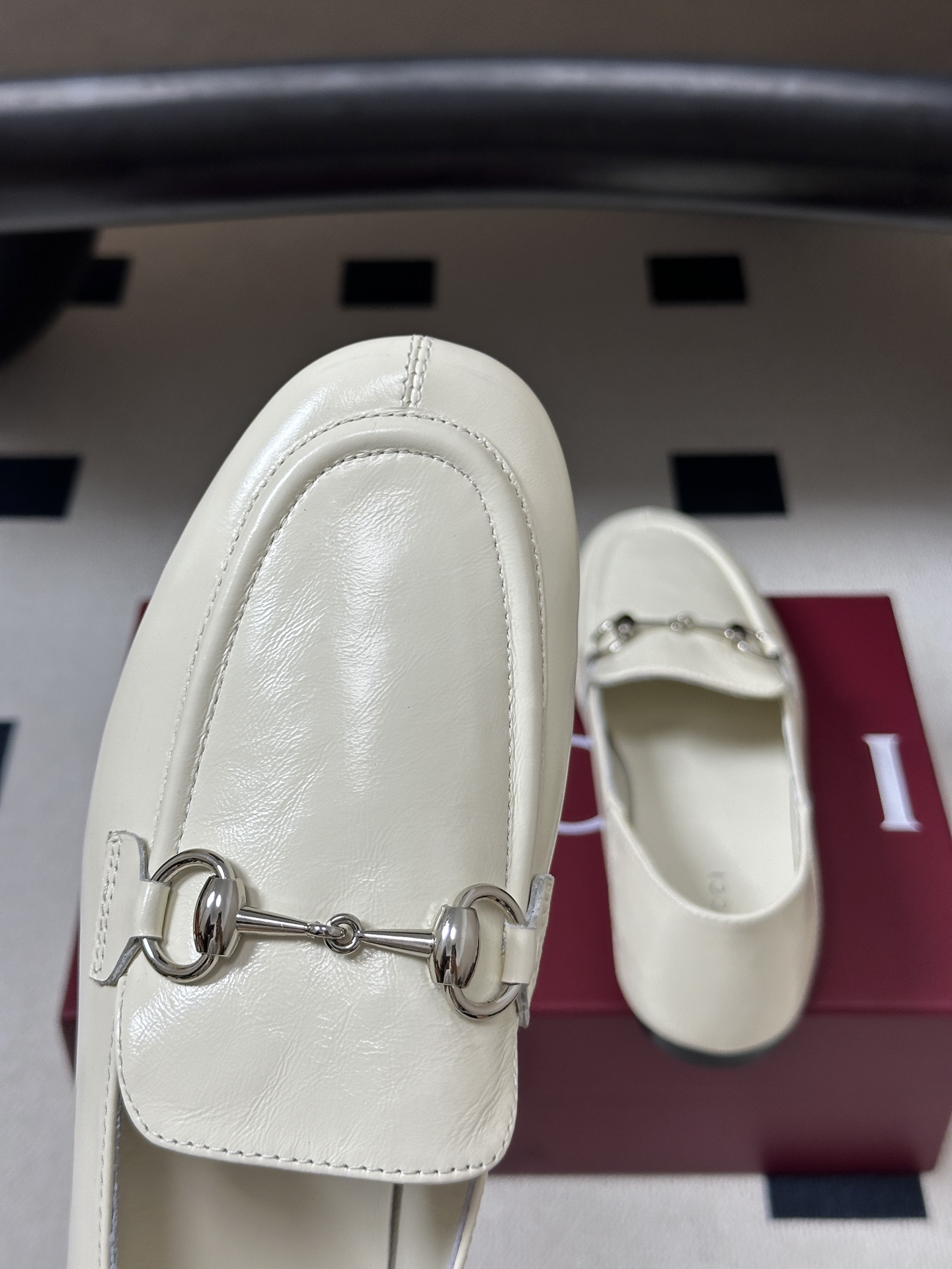 2026 秋冬新款Gucci 古驰 经典马衔扣乐福鞋复古麂皮绒面平底单鞋老钱风可踩跟乐福鞋 Generation Guc 2026 秋冬新款Gucci 古驰 经典马衔扣乐福鞋复古麂皮绒面平底单鞋老钱风可踩跟乐福鞋 Generation Guc