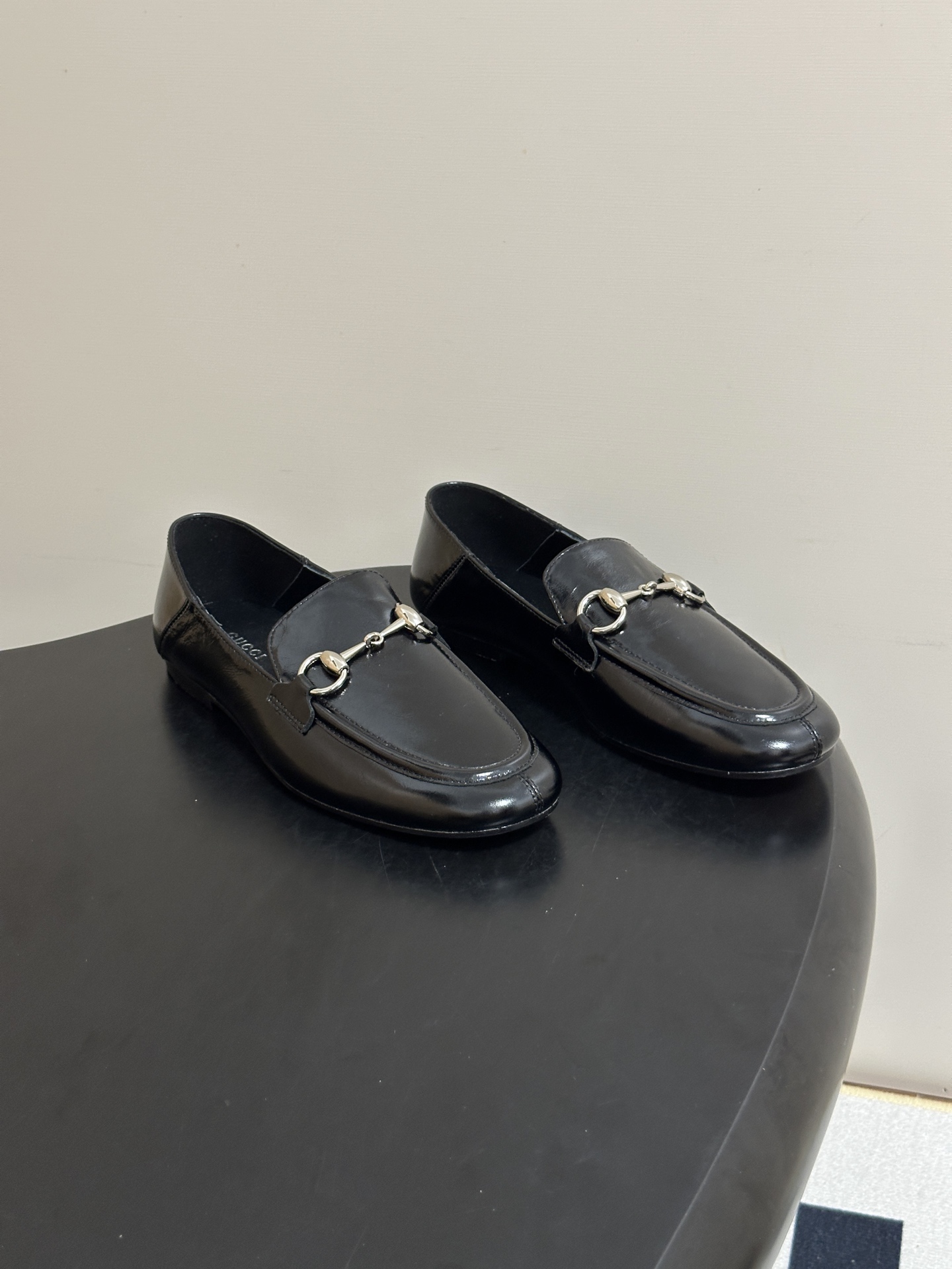 2026 秋冬新款Gucci 古驰 经典马衔扣乐福鞋复古麂皮绒面平底单鞋老钱风可踩跟乐福鞋 Generation Guc 2026 秋冬新款Gucci 古驰 经典马衔扣乐福鞋复古麂皮绒面平底单鞋老钱风可踩跟乐福鞋 Generation Guc