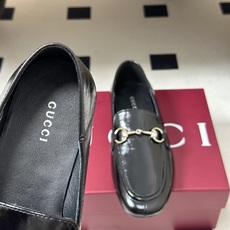 2026 秋冬新款Gucci 古驰 经典马衔扣乐福鞋复古麂皮绒面平底单鞋老钱风可踩跟乐福鞋 Generation Guc 2026 秋冬新款Gucci 古驰 经典马衔扣乐福鞋复古麂皮绒面平底单鞋老钱风可踩跟乐福鞋 Generation Guc