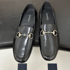 2026 秋冬新款Gucci 古驰 经典马衔扣乐福鞋复古麂皮绒面平底单鞋老钱风可踩跟乐福鞋 Generation Guc 2026 秋冬新款Gucci 古驰 经典马衔扣乐福鞋复古麂皮绒面平底单鞋老钱风可踩跟乐福鞋 Generation Guc