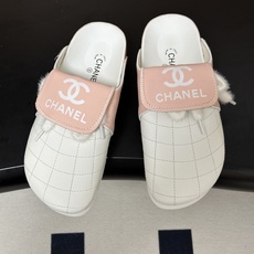 Chanel 小香博肯鞋包头穆勒鞋厚底休闲半拖鞋 夏日炎炎,少不了一双轻盈又舒适的,这款橡木材质勃肯软木鞋复古休闲 Chanel 小香博肯鞋包头穆勒鞋厚底休闲半拖鞋 夏日炎炎,少不了一双轻盈又舒适的,这款橡木材质勃肯软木鞋复古休闲
