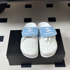 Chanel 小香博肯鞋包头穆勒鞋厚底休闲半拖鞋 夏日炎炎,少不了一双轻盈又舒适的,这款橡木材质勃肯软木鞋复古休闲 Chanel 小香博肯鞋包头穆勒鞋厚底休闲半拖鞋 夏日炎炎,少不了一双轻盈又舒适的,这款橡木材质勃肯软木鞋复古休闲