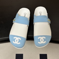 Chanel 小香博肯鞋包头穆勒鞋厚底休闲半拖鞋 夏日炎炎,少不了一双轻盈又舒适的,这款橡木材质勃肯软木鞋复古休闲 Chanel 小香博肯鞋包头穆勒鞋厚底休闲半拖鞋 夏日炎炎,少不了一双轻盈又舒适的,这款橡木材质勃肯软木鞋复古休闲