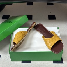顶级品质 BOTTEGA VENETA 葆蝶家 2026夏季新款 BV Livia穆勒编织凉拖鞋鱼嘴平底凉拖鞋 经典In 顶级品质 BOTTEGA VENETA 葆蝶家 2026夏季新款 BV Livia穆勒编织凉拖鞋鱼嘴平底凉拖鞋 经典In