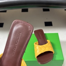 顶级品质 BOTTEGA VENETA 葆蝶家 2026夏季新款 BV Livia穆勒编织凉拖鞋鱼嘴平底凉拖鞋 经典In 顶级品质 BOTTEGA VENETA 葆蝶家 2026夏季新款 BV Livia穆勒编织凉拖鞋鱼嘴平底凉拖鞋 经典In