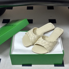 顶级品质 BOTTEGA VENETA 葆蝶家 2026夏季新款 BV Livia穆勒编织凉拖鞋鱼嘴平底凉拖鞋 经典In 顶级品质 BOTTEGA VENETA 葆蝶家 2026夏季新款 BV Livia穆勒编织凉拖鞋鱼嘴平底凉拖鞋 经典In