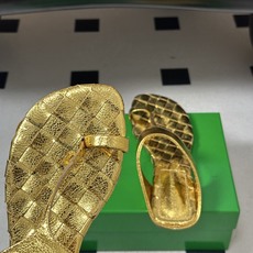 顶级品质 BOTTEGA VENETA 葆蝶家 2026夏季新款 BV Livia 夹趾编织凉拖鞋套趾平底凉拖鞋 经典I 顶级品质 BOTTEGA VENETA 葆蝶家 2026夏季新款 BV Livia 夹趾编织凉拖鞋套趾平底凉拖鞋 经典I