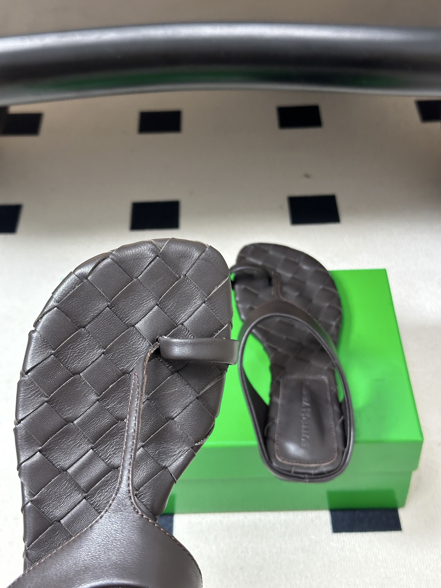 顶级品质 BOTTEGA VENETA 葆蝶家 2026夏季新款 BV Livia 夹趾编织凉拖鞋套趾平底凉拖鞋 经典I 顶级品质 BOTTEGA VENETA 葆蝶家 2026夏季新款 BV Livia 夹趾编织凉拖鞋套趾平底凉拖鞋 经典I