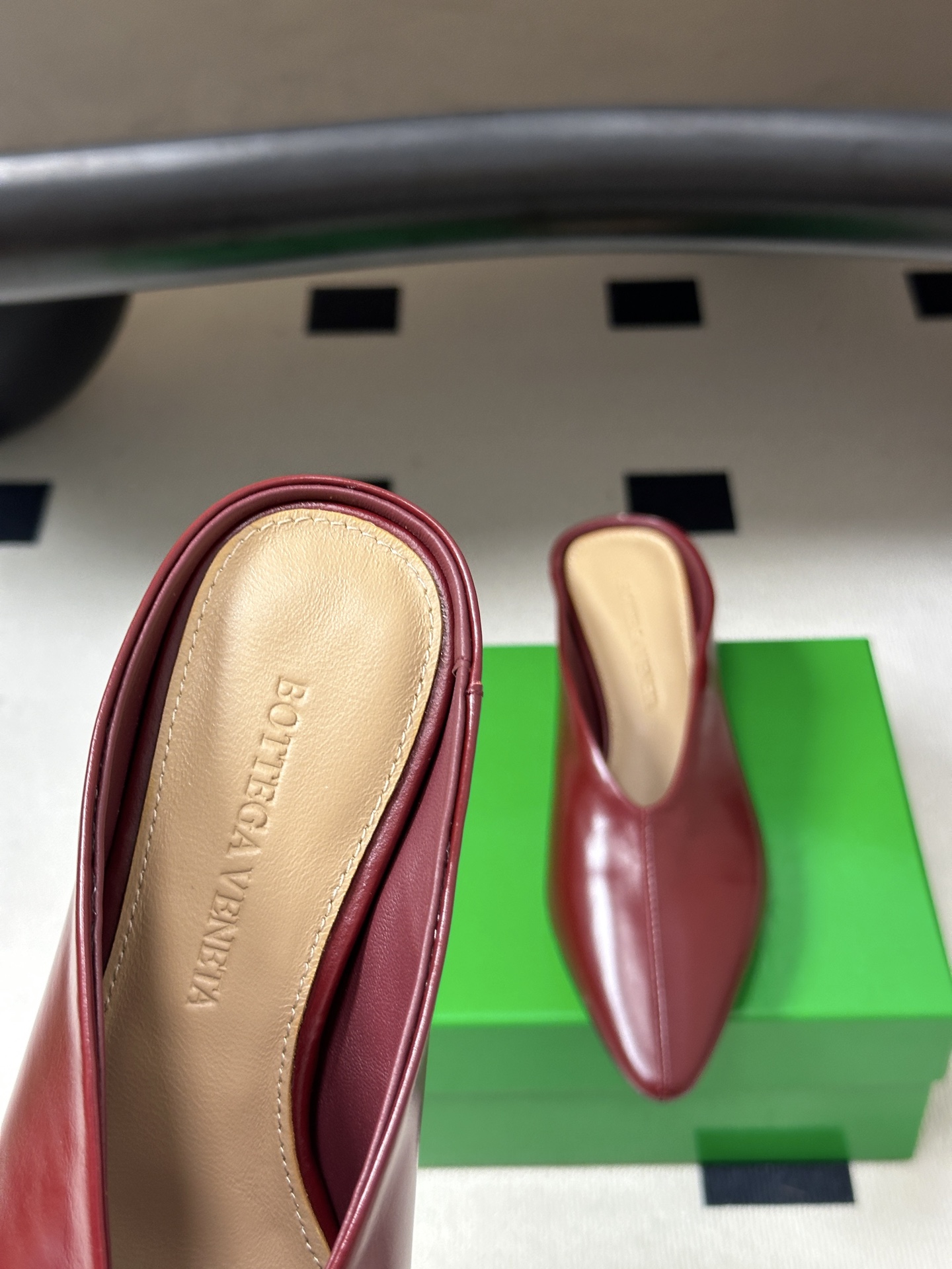 顶级品质 BOTTEGA VENETA 葆蝶家 2026夏季新款 BV Vesta 小猫跟尖头穆勒高跟拖鞋包头半拖鞋 4